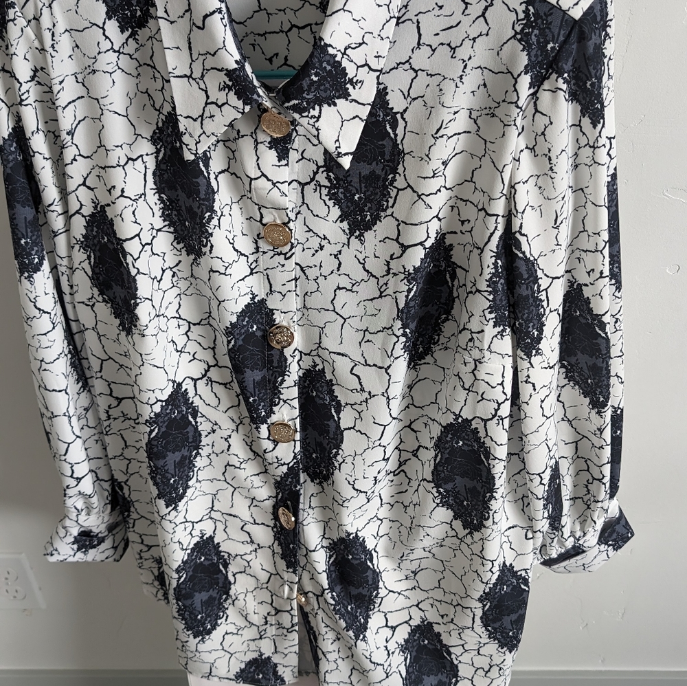 Women's blouse - Picture 3 of 5